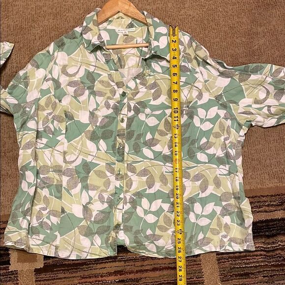 Linen Leaf Print Button-Up Blouse - Picture 10 of 11